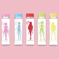 Schlanke transparente Flasche